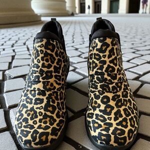 ⚠️ONE Left size 8.5W New in Box Women’s Ryka Leopard Print Ankle Booties